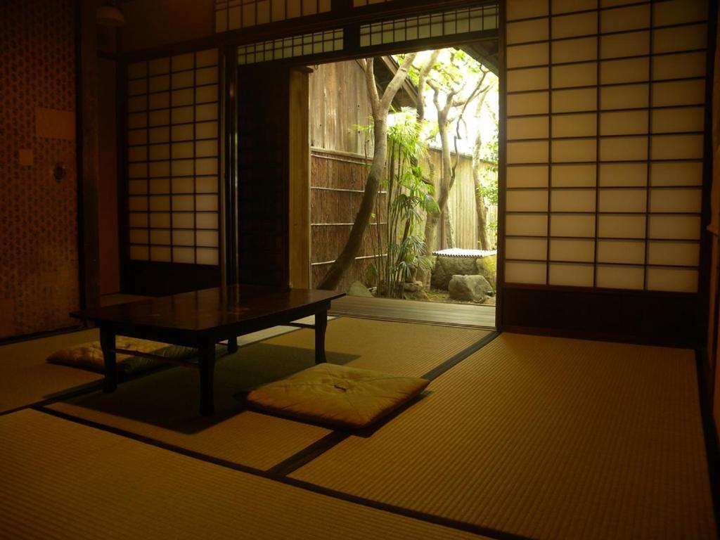 ゲストハウス鯉屋 2*